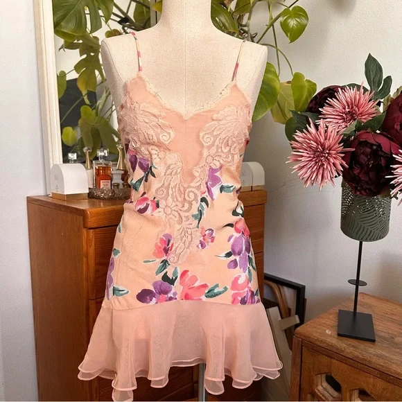 Vintage Victoria’s Secret gold tag peach Floral Lace Slip Dress - Picture 2 of 8